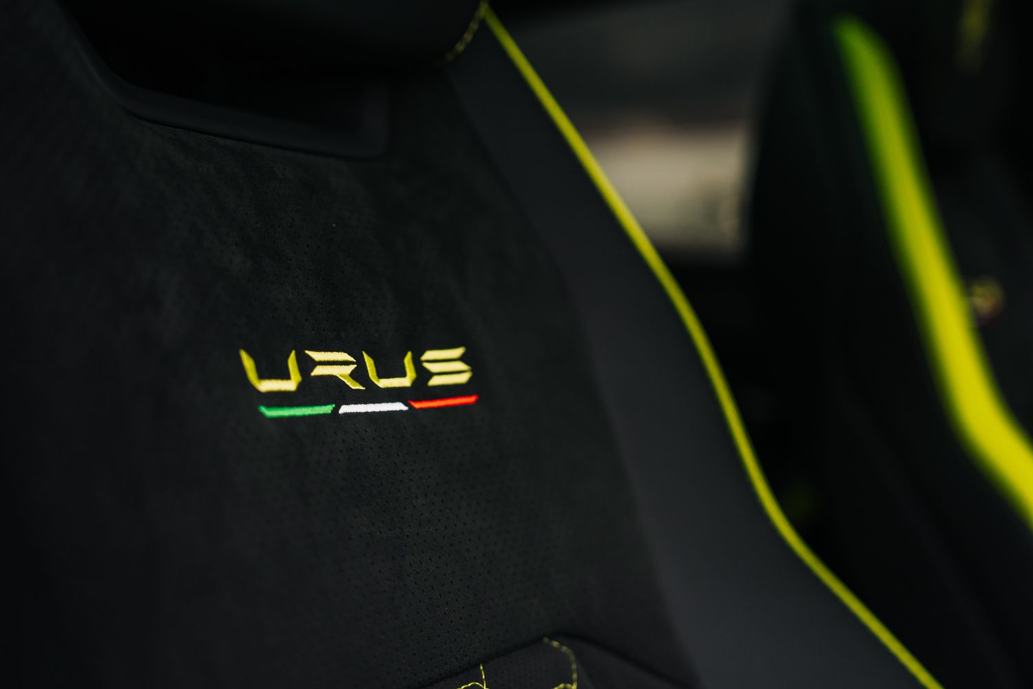 Lamborghini Urus Graphite Capsule Auto