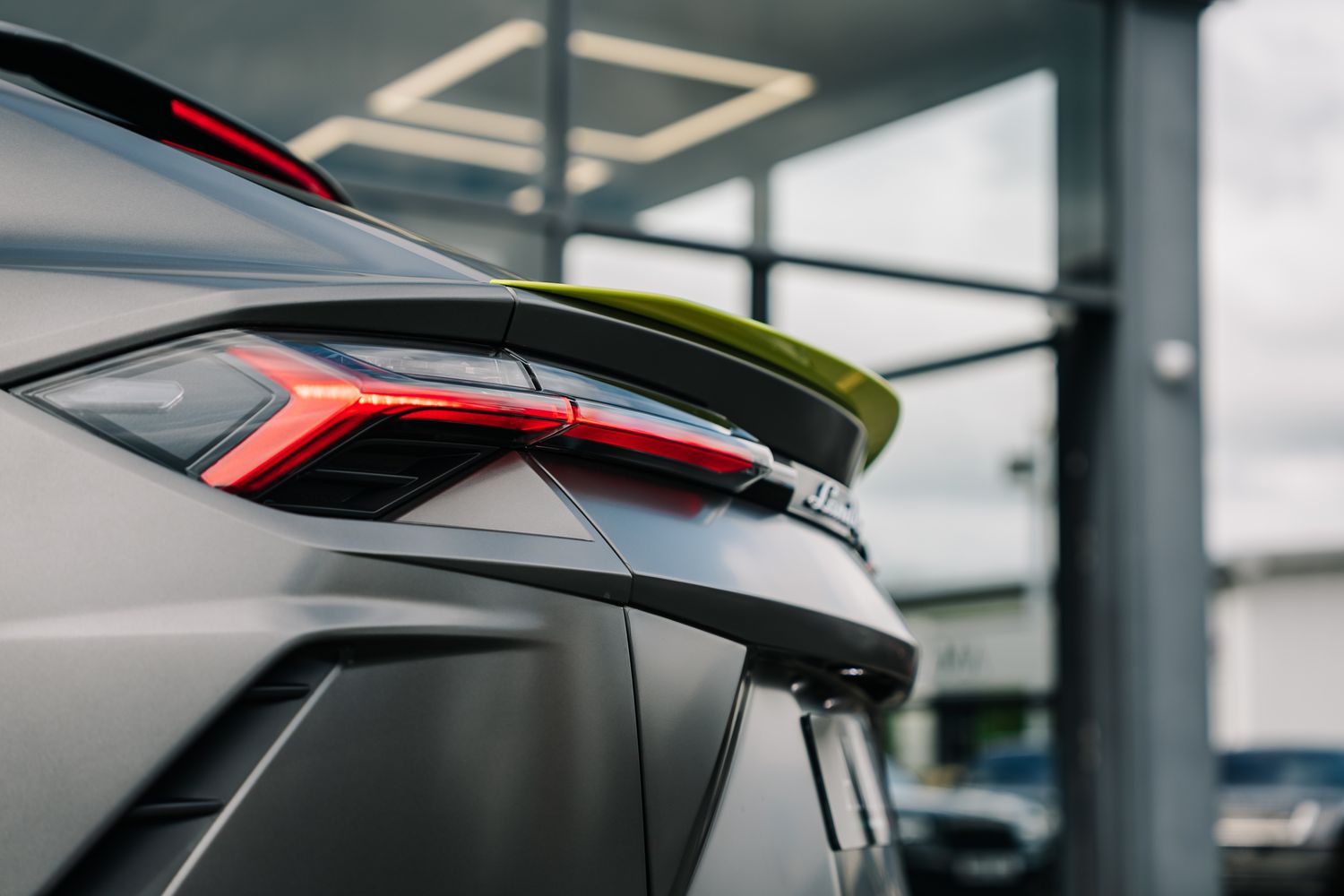 Lamborghini Urus Graphite Capsule Auto
