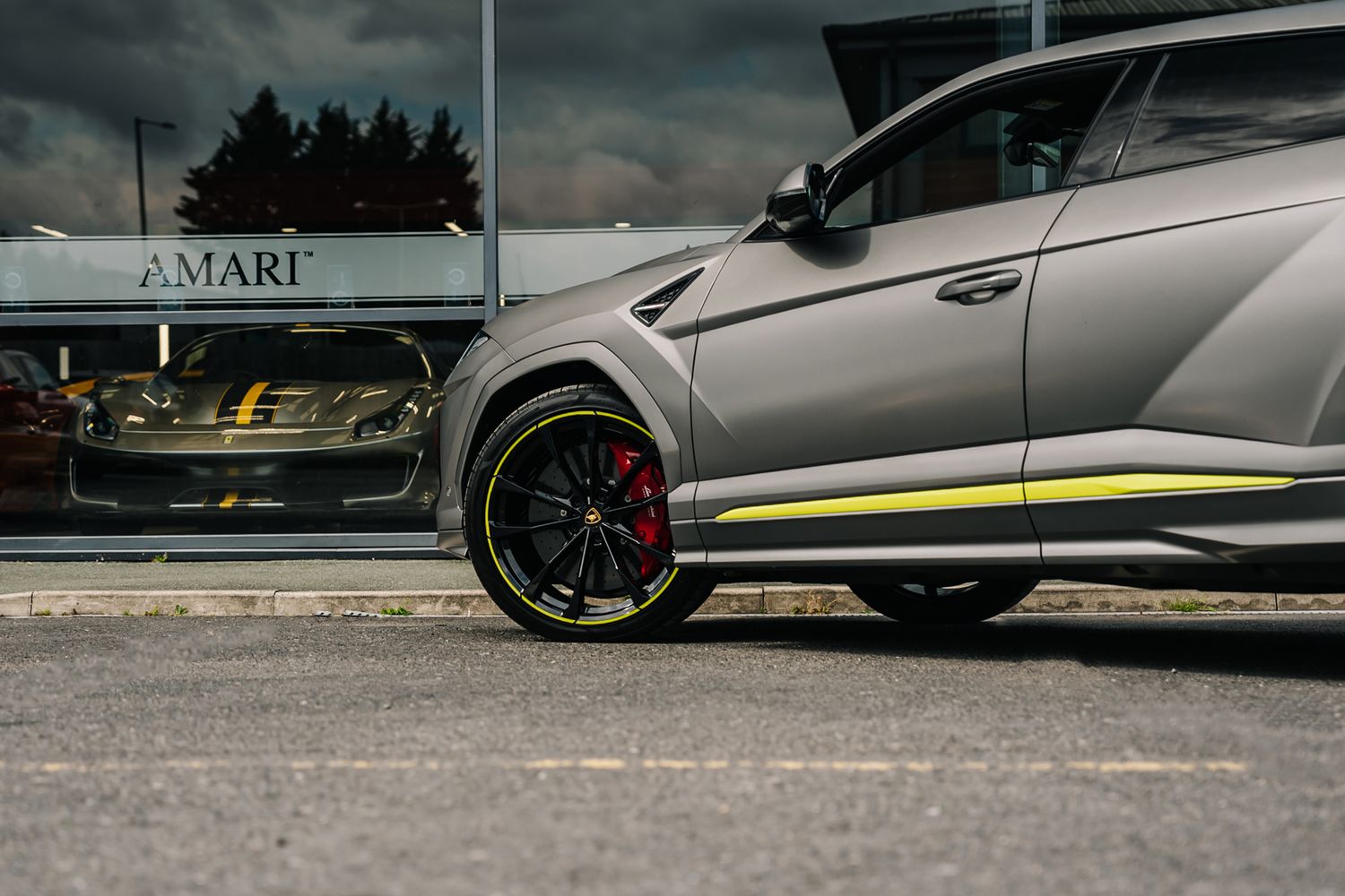 Lamborghini Urus Graphite Capsule Auto