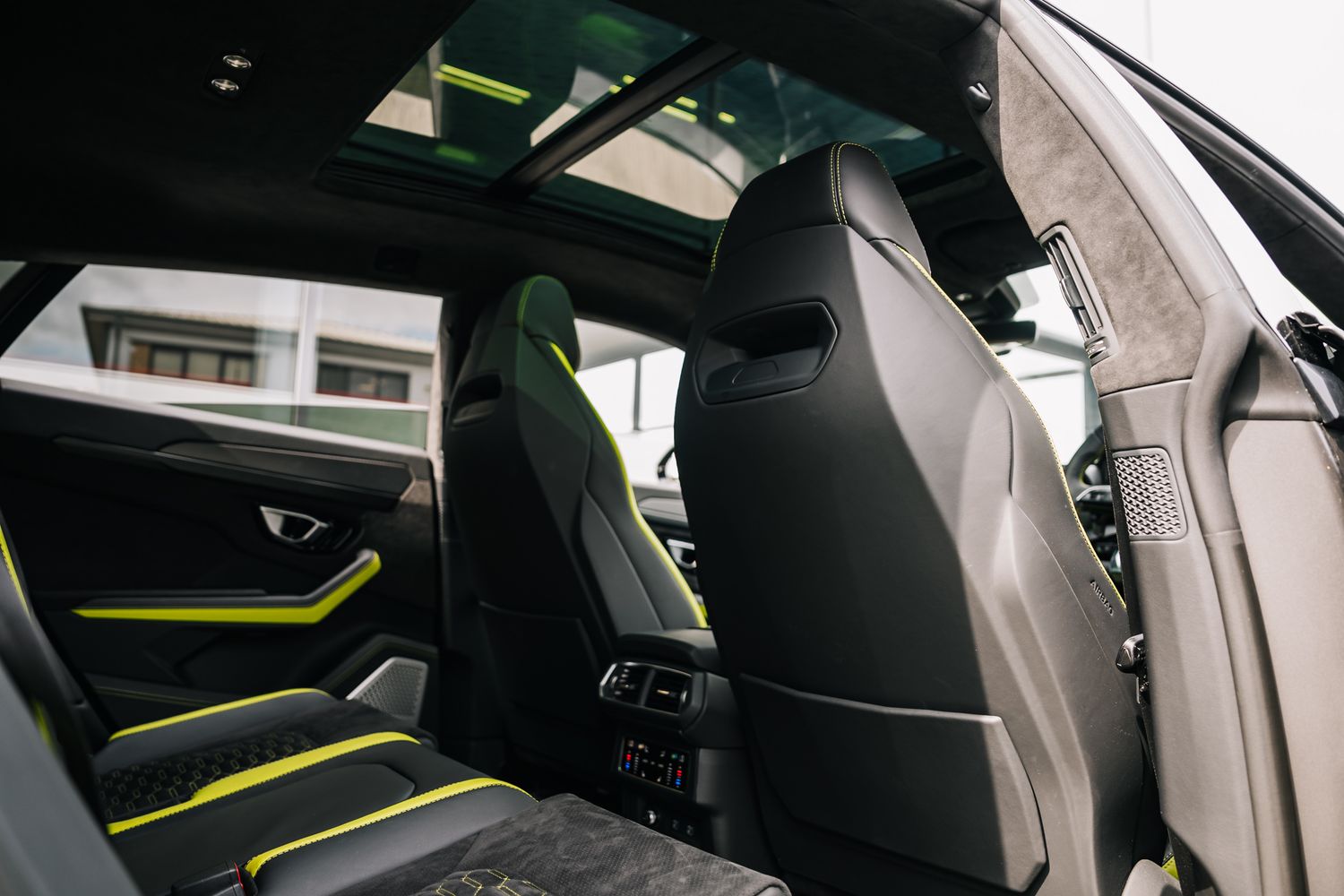 Lamborghini Urus Graphite Capsule Auto