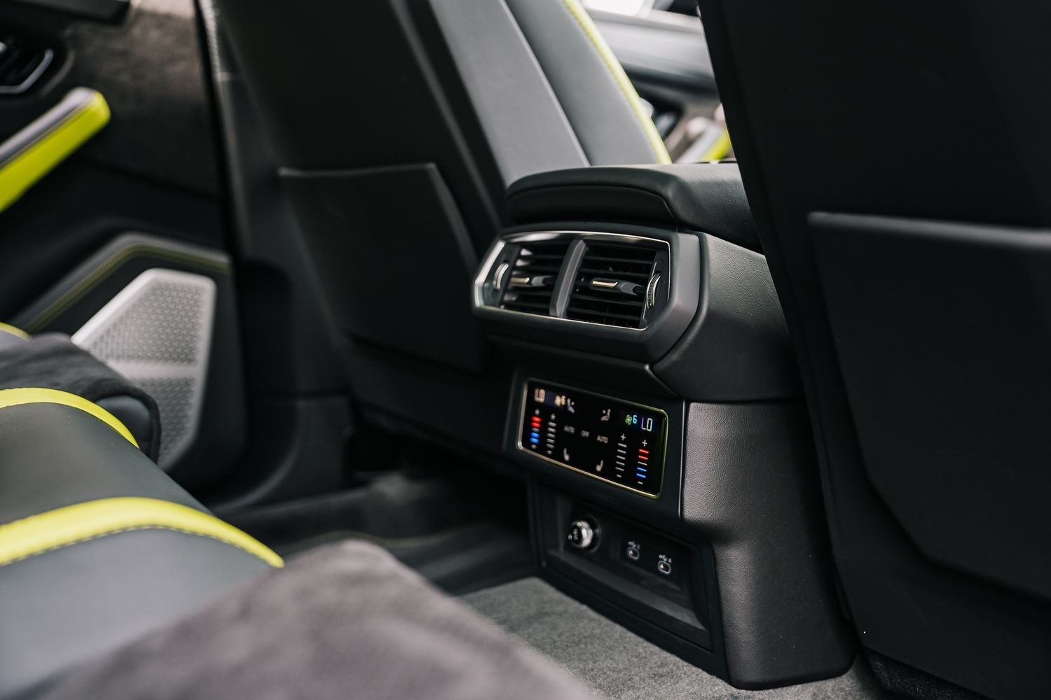 Lamborghini Urus Graphite Capsule Auto