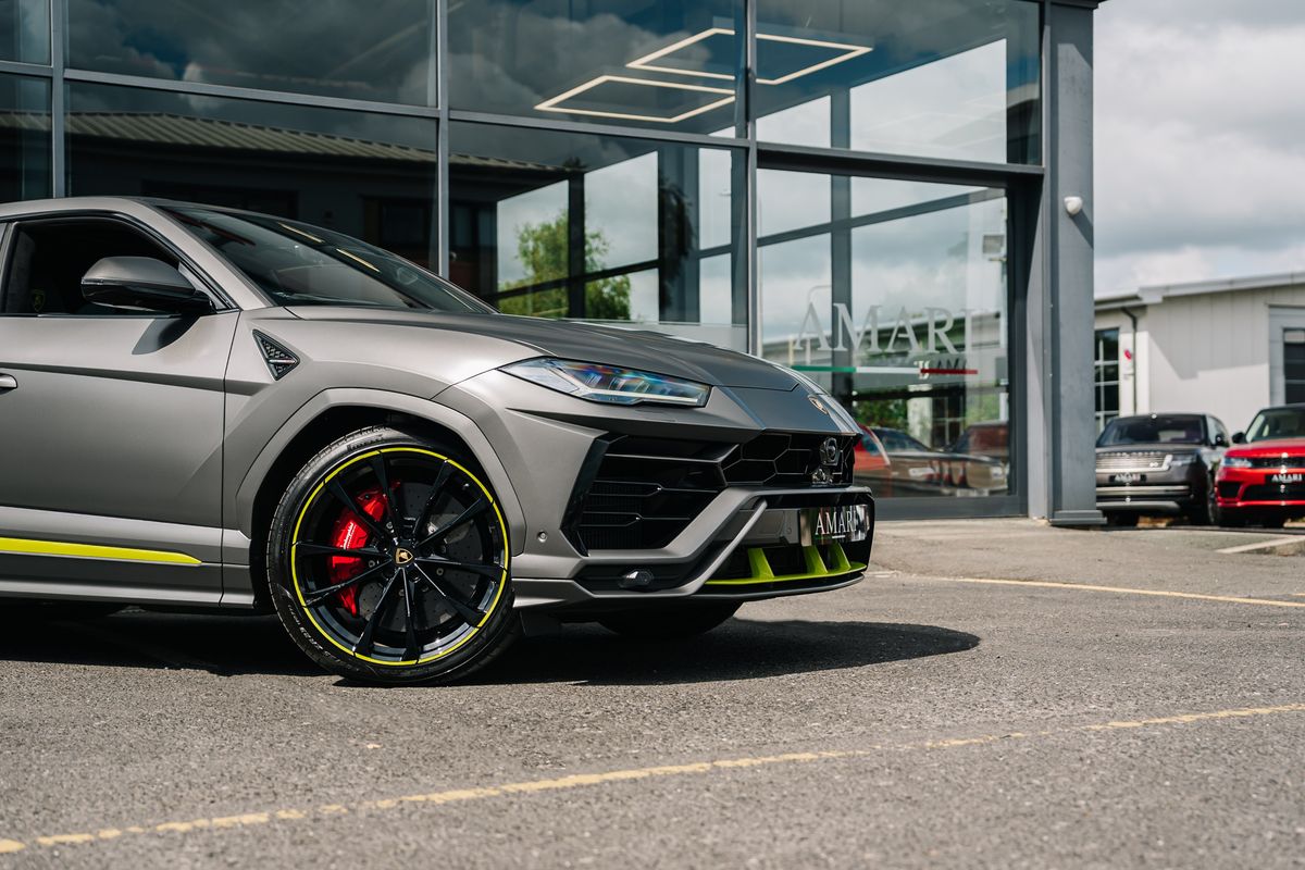 Lamborghini Urus Graphite Capsule Auto