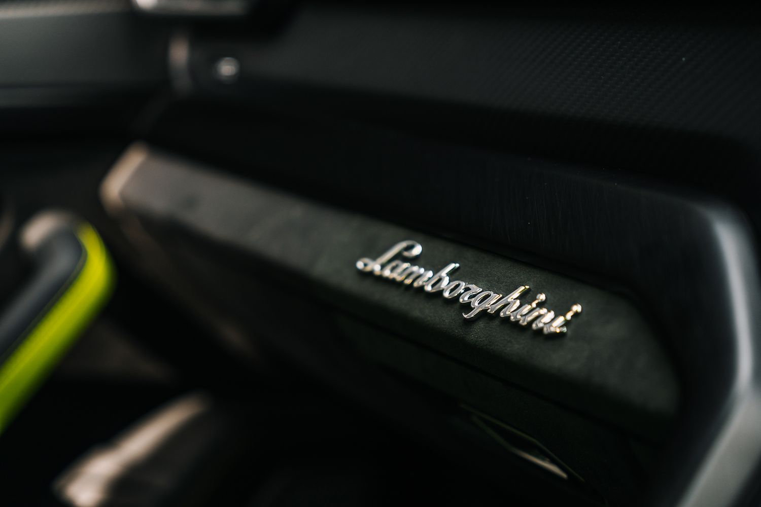 Lamborghini Urus Graphite Capsule Auto