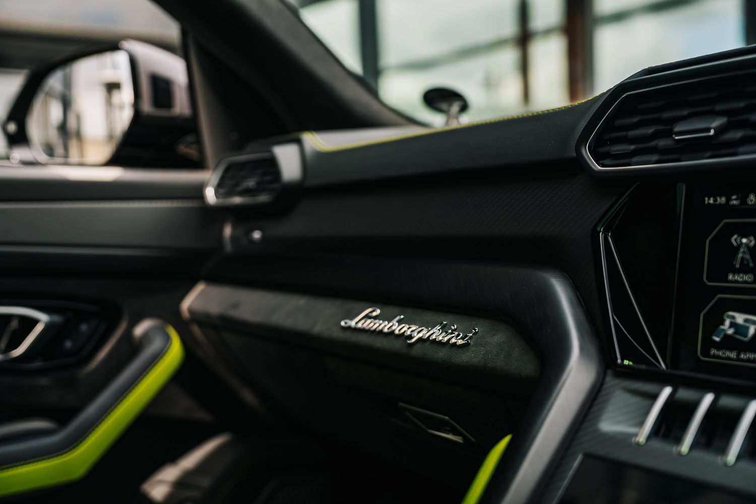 Lamborghini Urus Graphite Capsule Auto