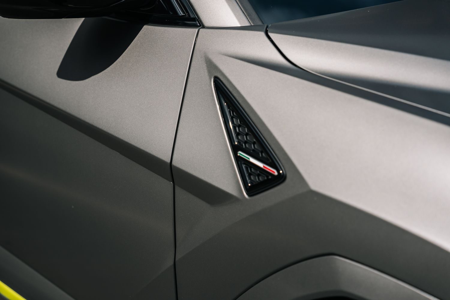 Lamborghini Urus Graphite Capsule Auto