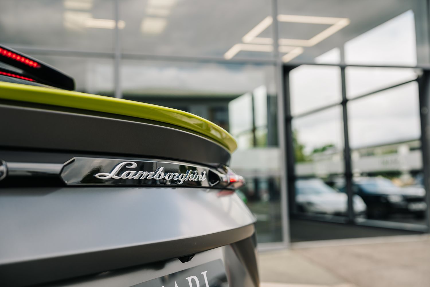 Lamborghini Urus Graphite Capsule Auto