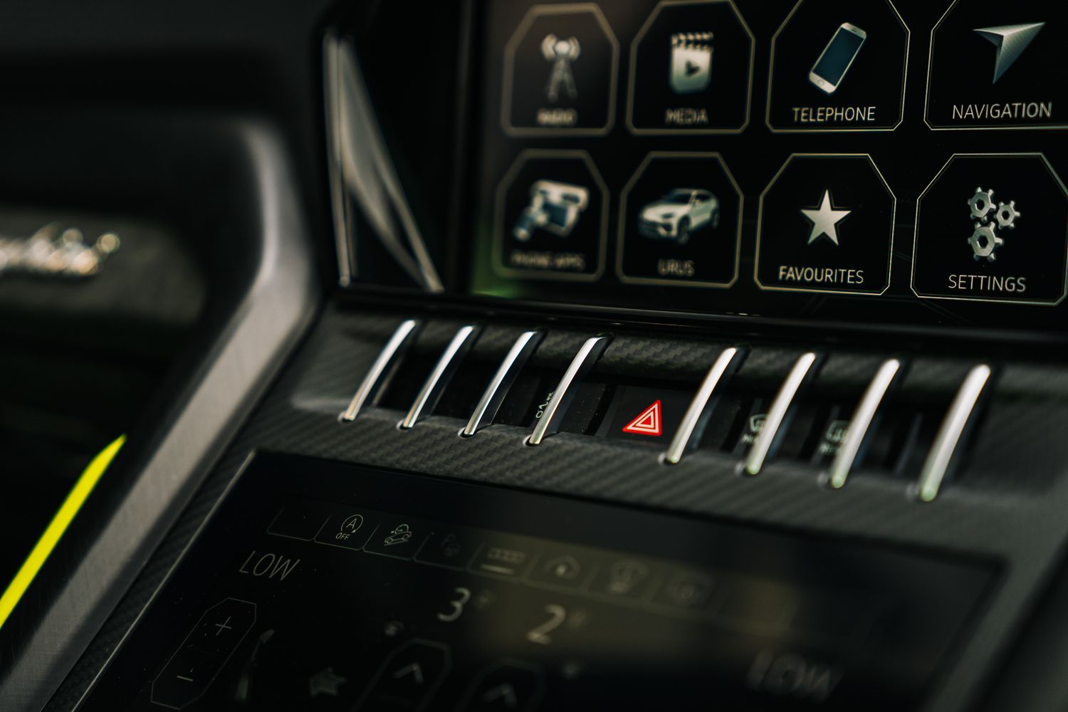 Lamborghini Urus Graphite Capsule Auto