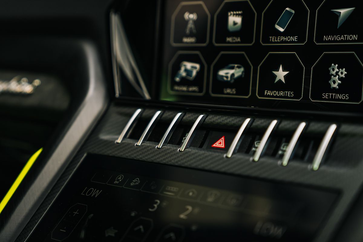 Lamborghini Urus Graphite Capsule Auto