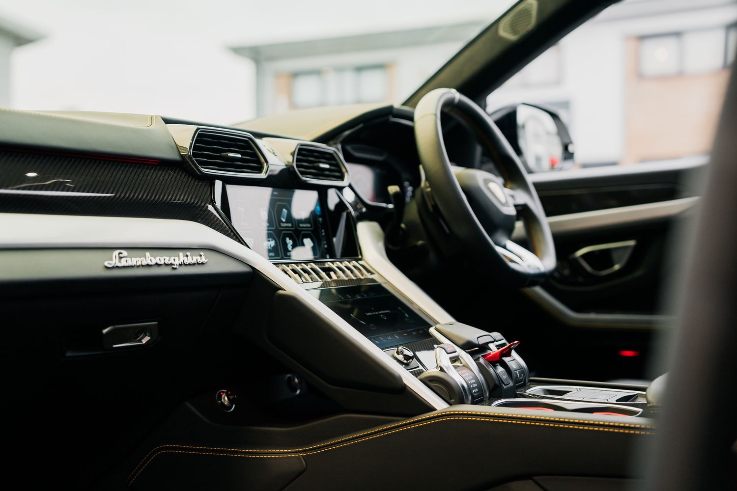 Lamborghini Urus V8