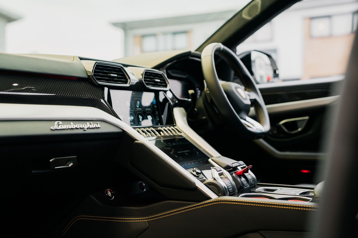 Lamborghini Urus V8