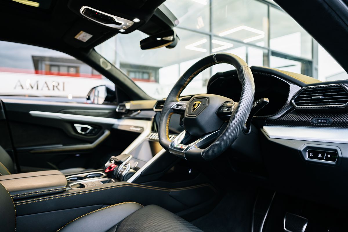 Lamborghini Urus V8