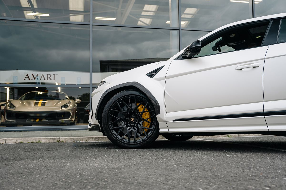 Lamborghini Urus V8