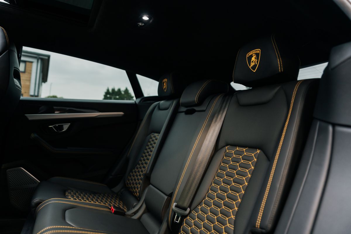 Lamborghini Urus V8