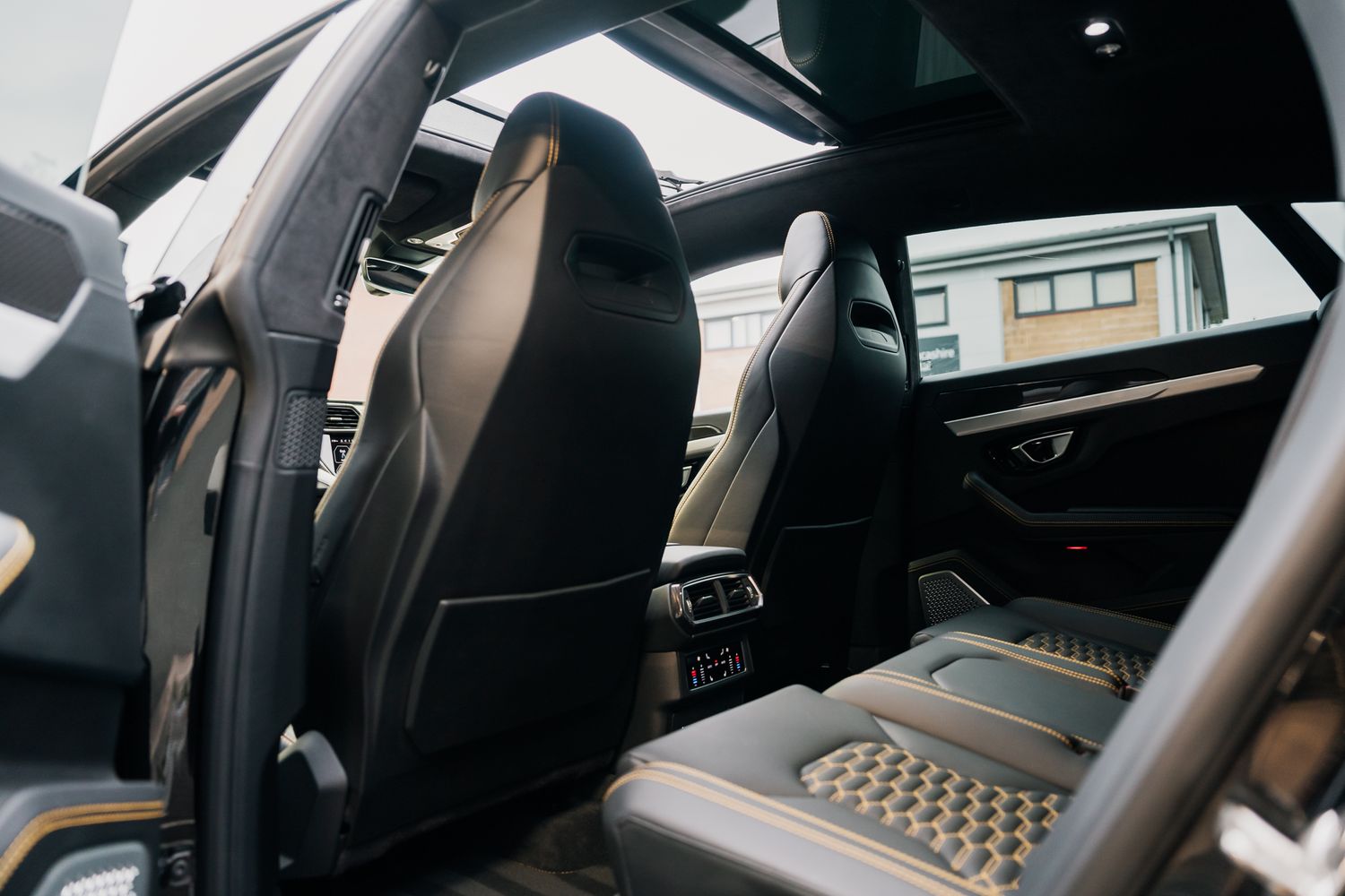 Lamborghini Urus V8