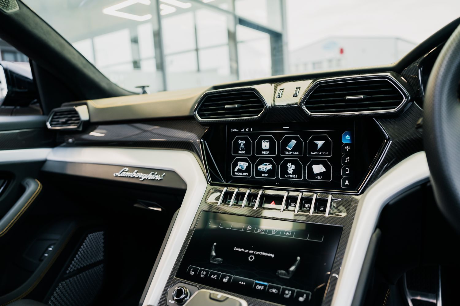 Lamborghini Urus V8