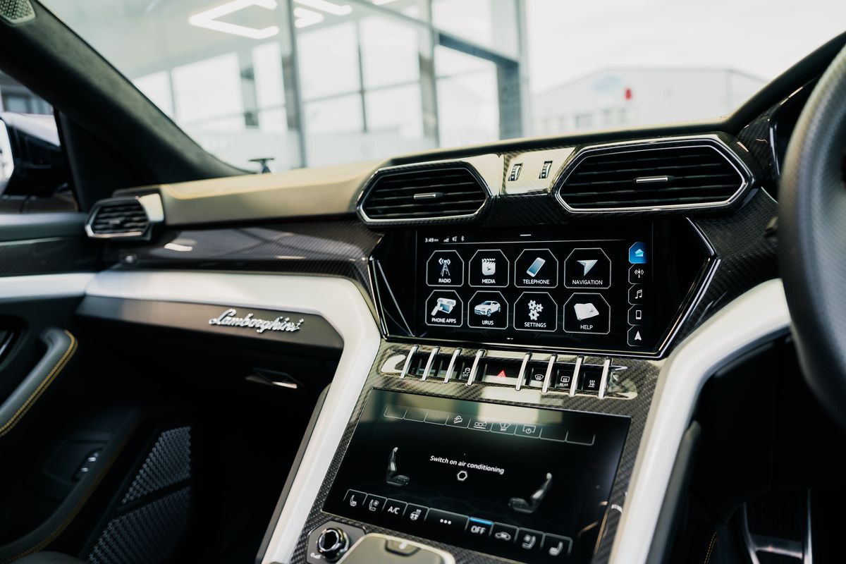 Lamborghini Urus V8