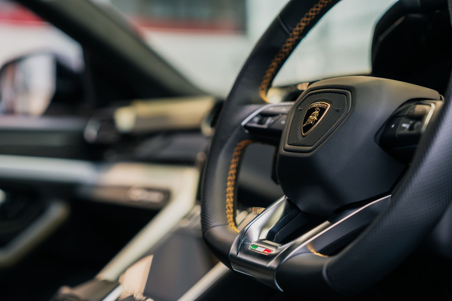 Lamborghini Urus V8