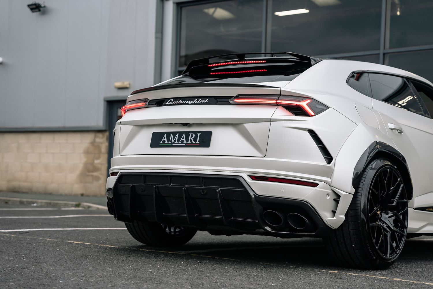 Lamborghini Urus V8