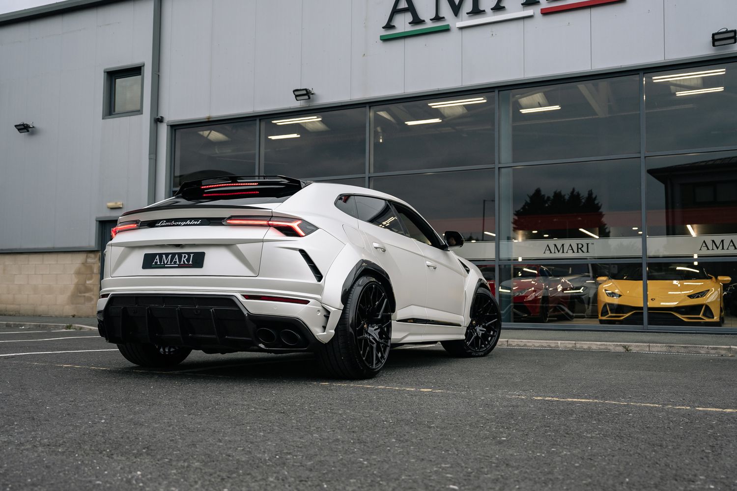 Lamborghini Urus V8