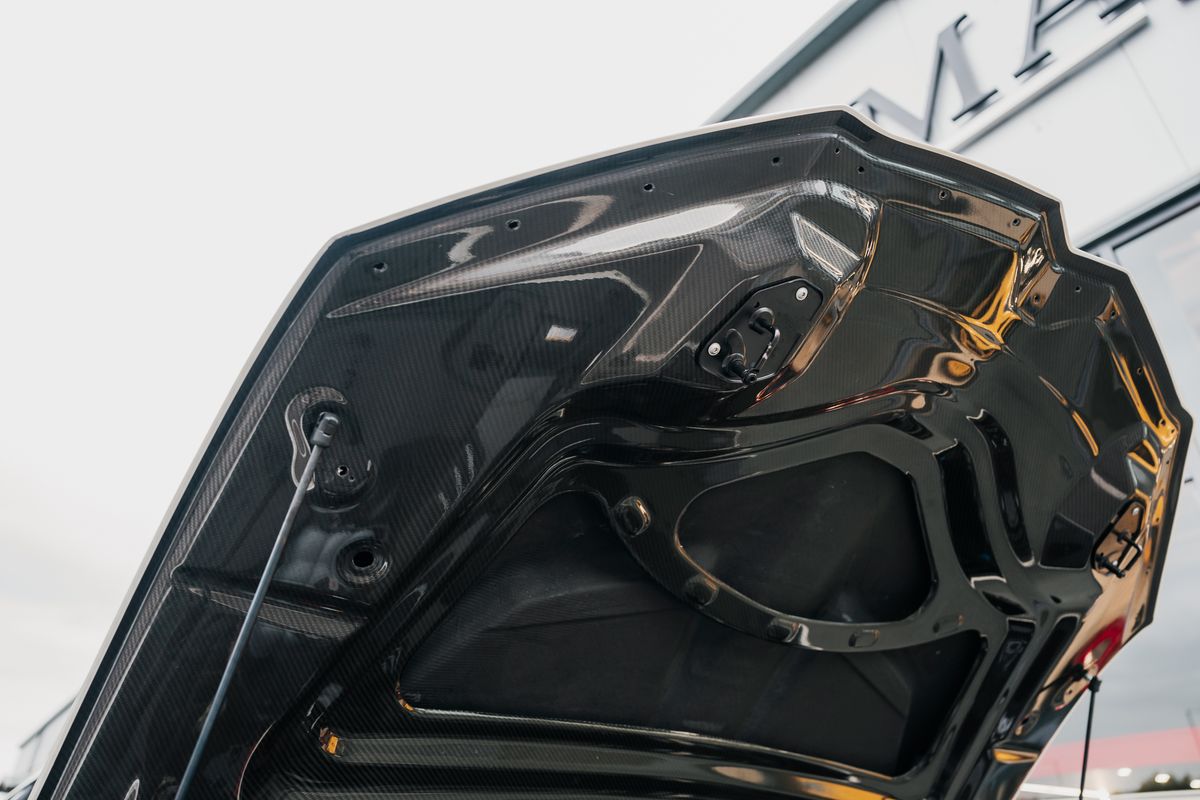 Lamborghini Urus V8