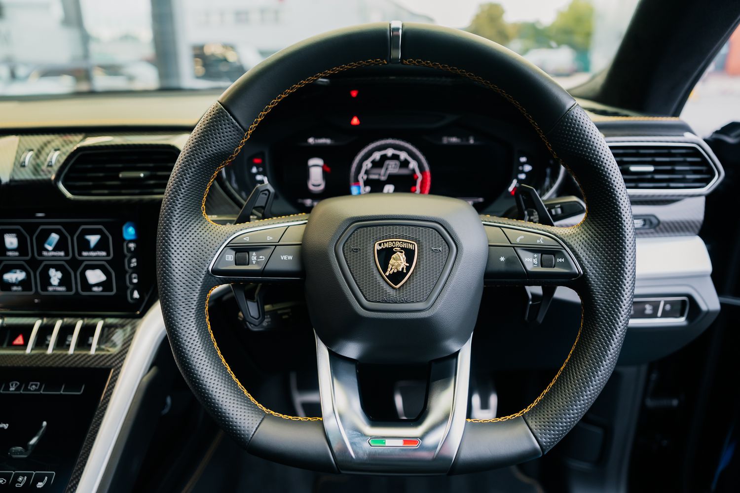 Lamborghini Urus V8