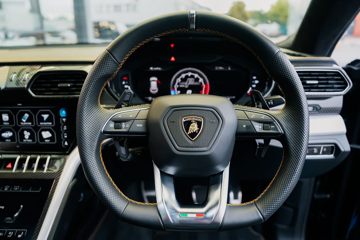 Lamborghini Urus V8
