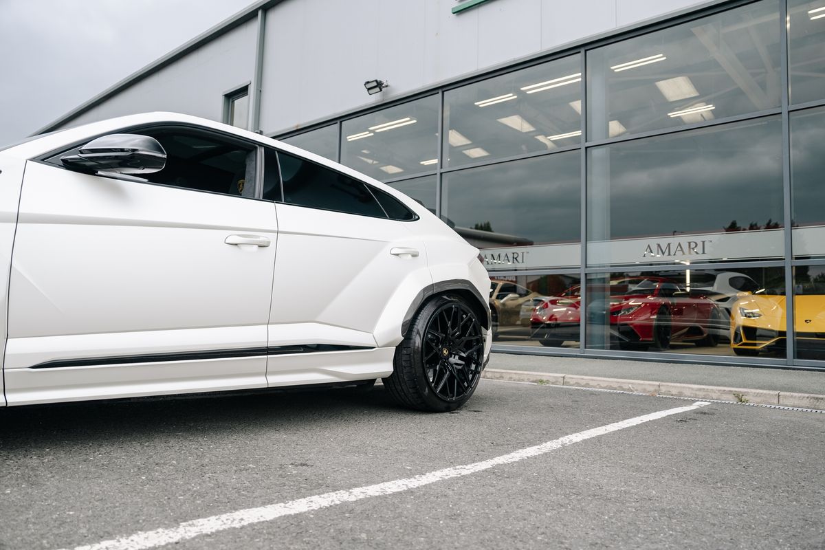 Lamborghini Urus V8