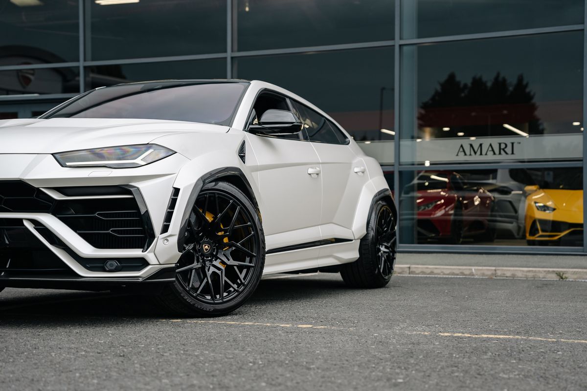 Lamborghini Urus V8