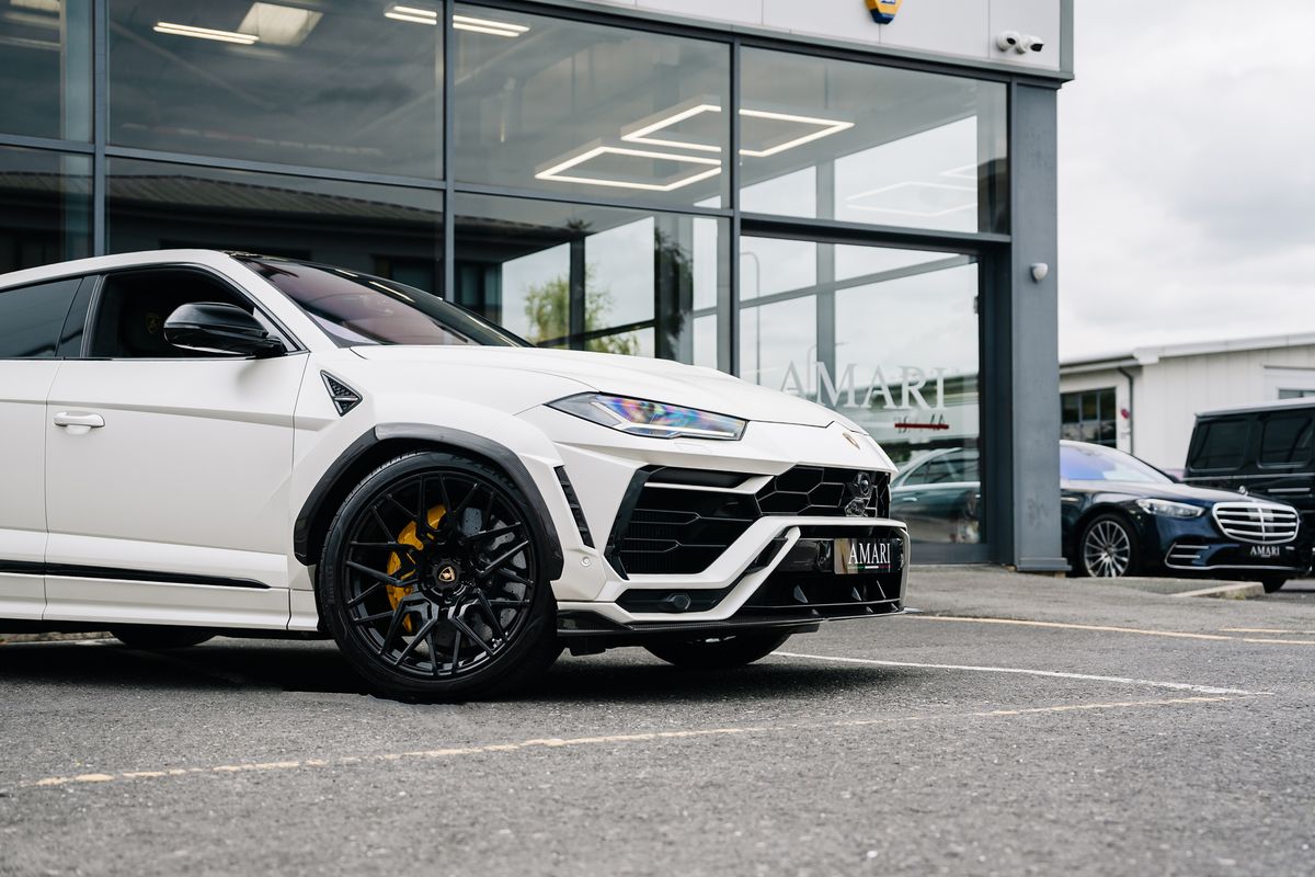 Lamborghini Urus V8