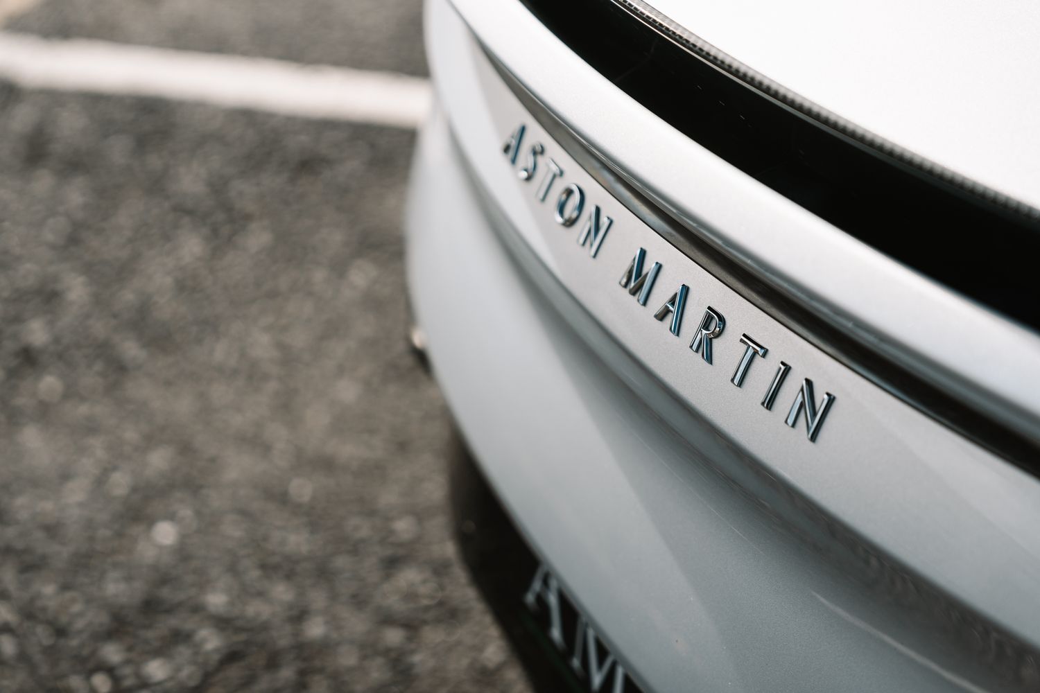 Aston Martin DBS Superleggera V12 Auto