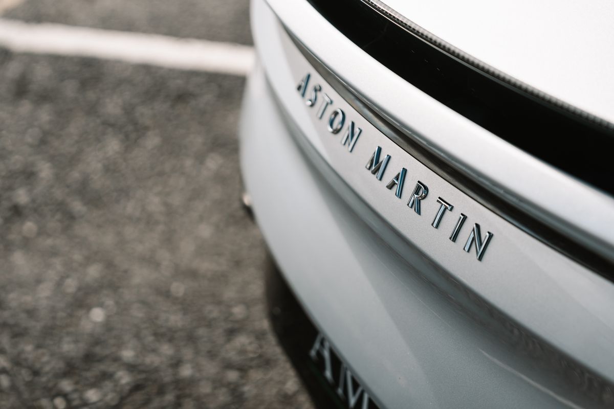 Aston Martin DBS Superleggera V12 Auto