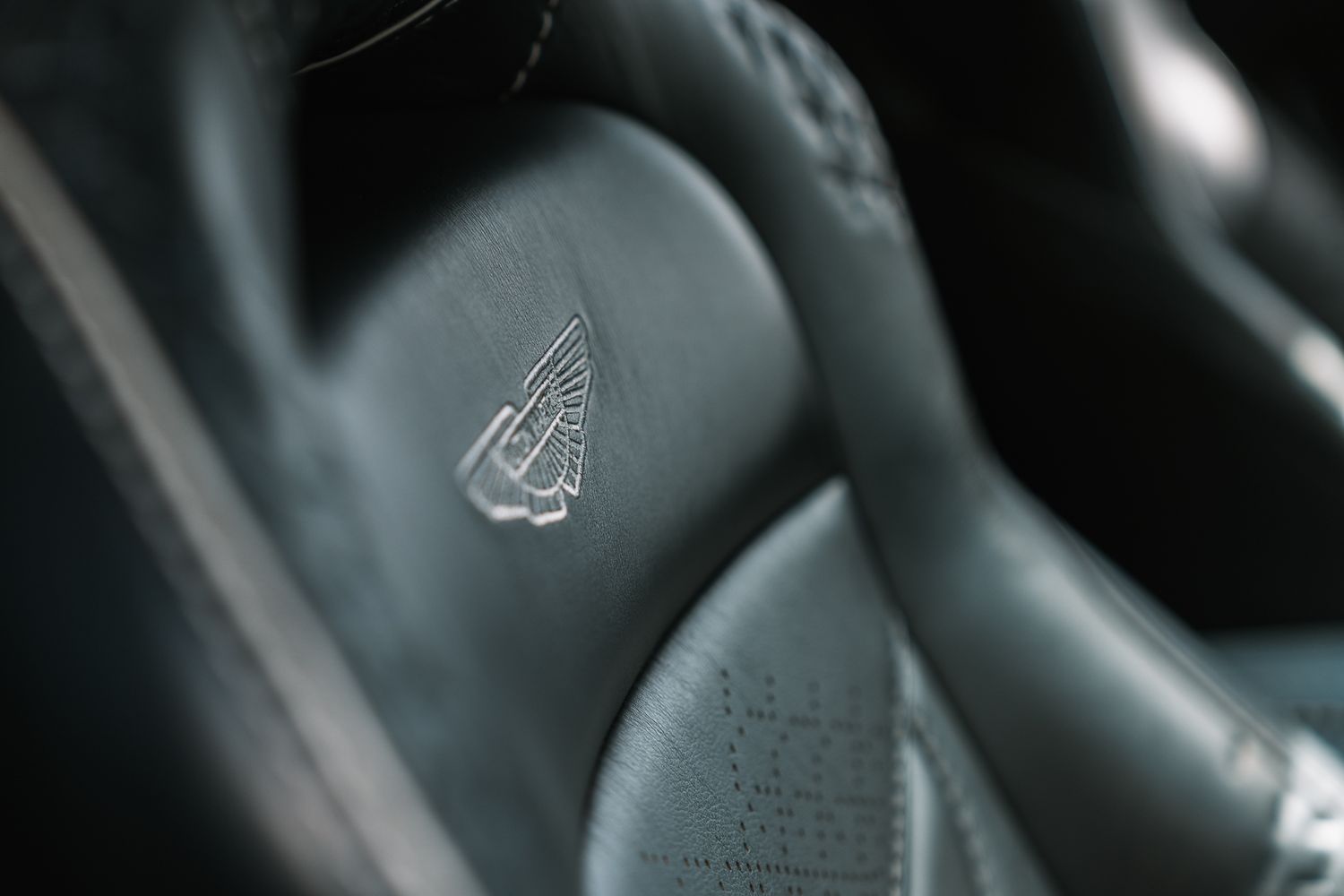 Aston Martin DBS Superleggera V12 Auto