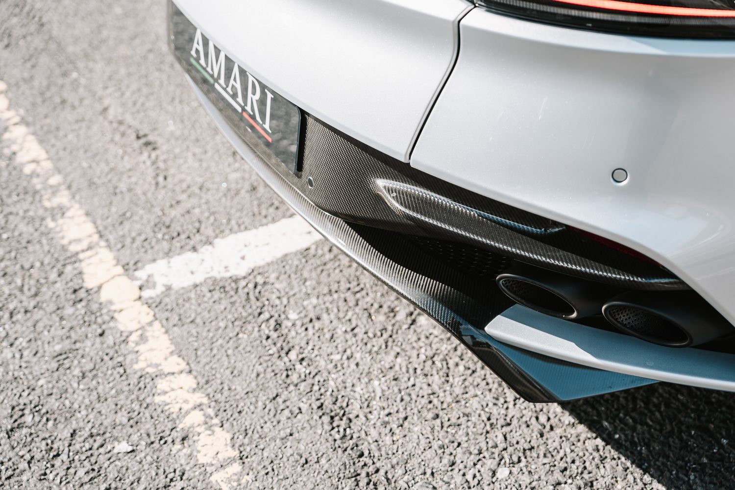 Aston Martin DBS Superleggera V12 Auto
