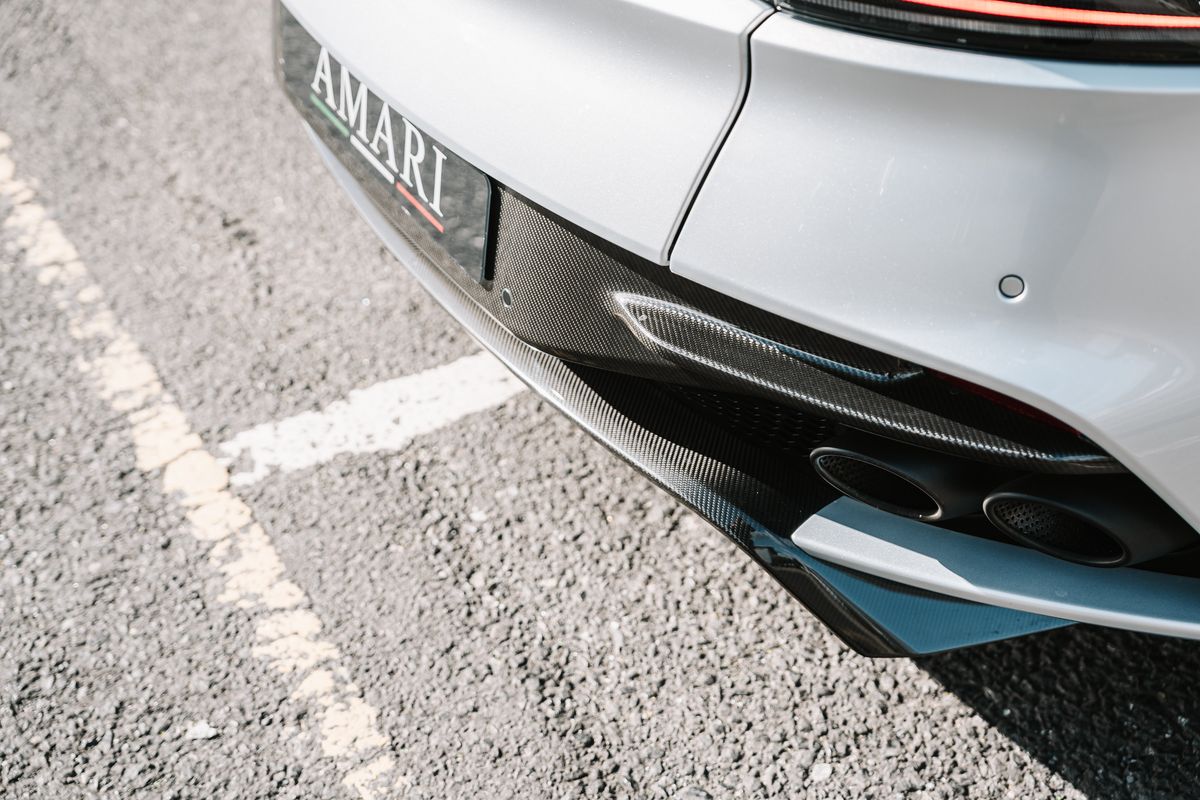 Aston Martin DBS Superleggera V12 Auto