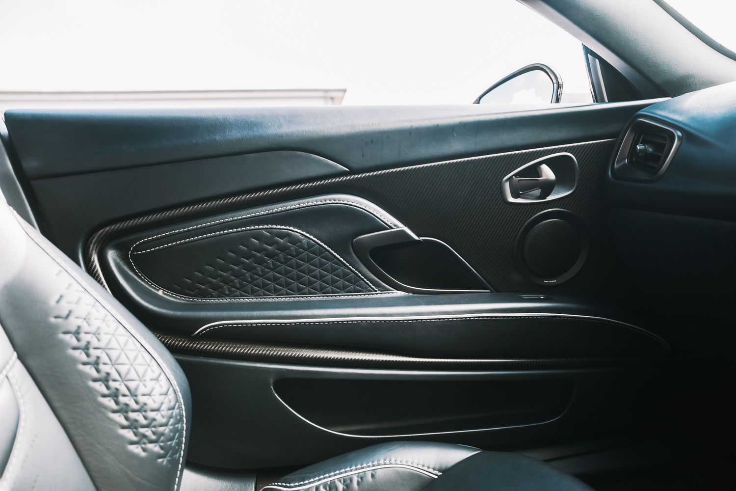 Aston Martin DBS Superleggera V12 Auto