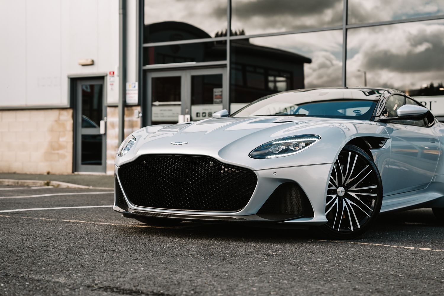 Aston Martin DBS Superleggera V12 Auto