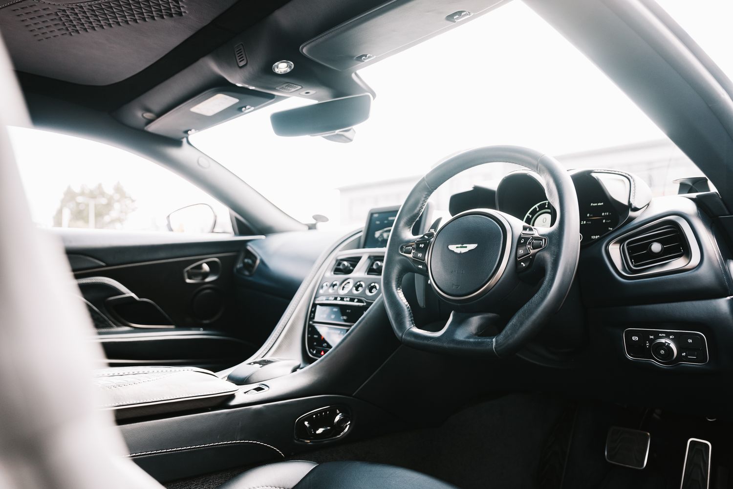 Aston Martin DBS Superleggera V12 Auto