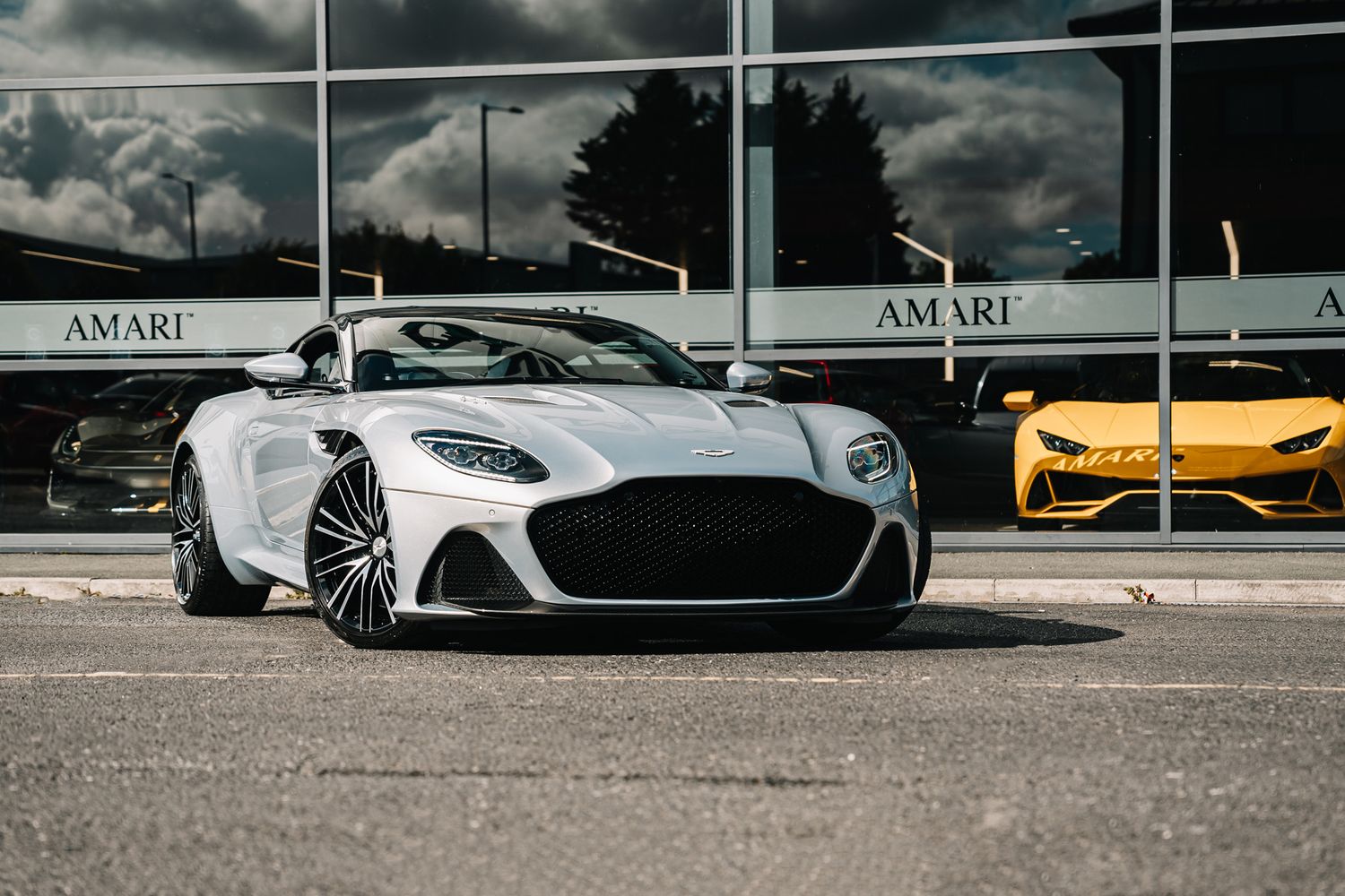 Aston Martin DBS Superleggera V12 Auto