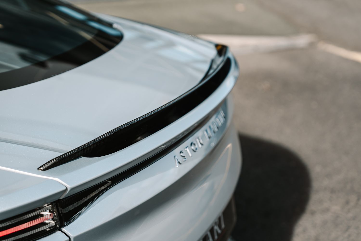 Aston Martin DBS Superleggera V12 Auto