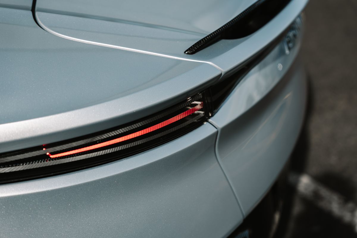 Aston Martin DBS Superleggera V12 Auto