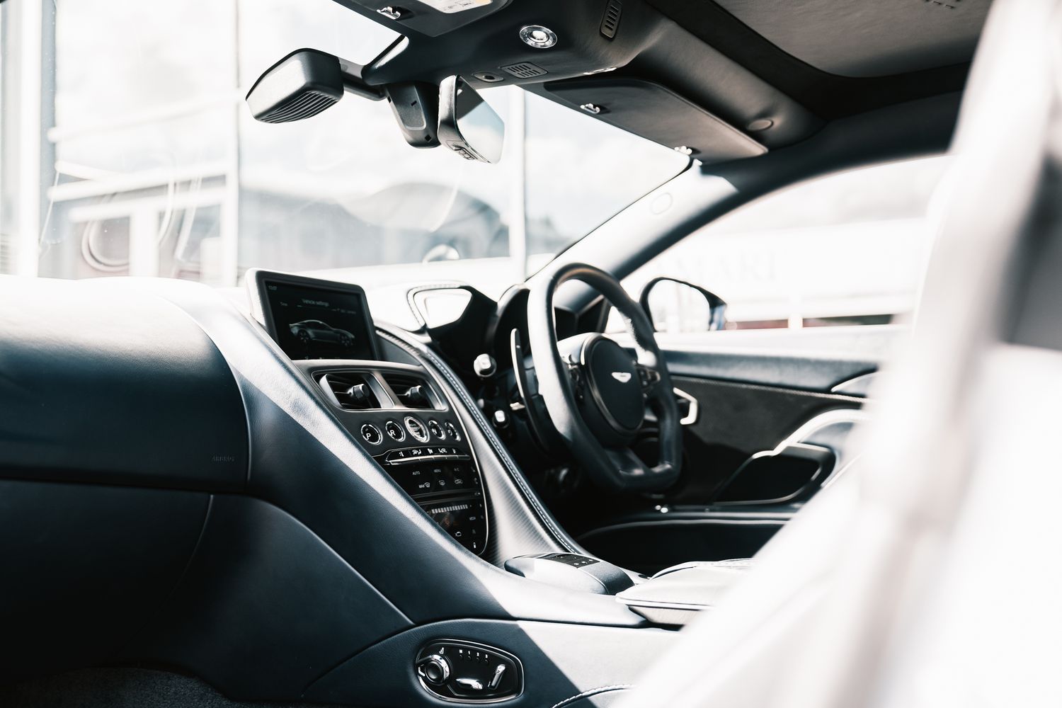 Aston Martin DBS Superleggera V12 Auto