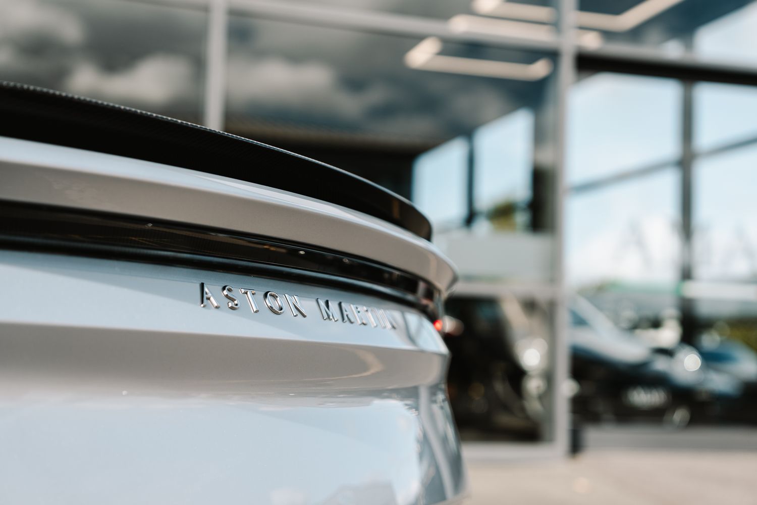 Aston Martin DBS Superleggera V12 Auto
