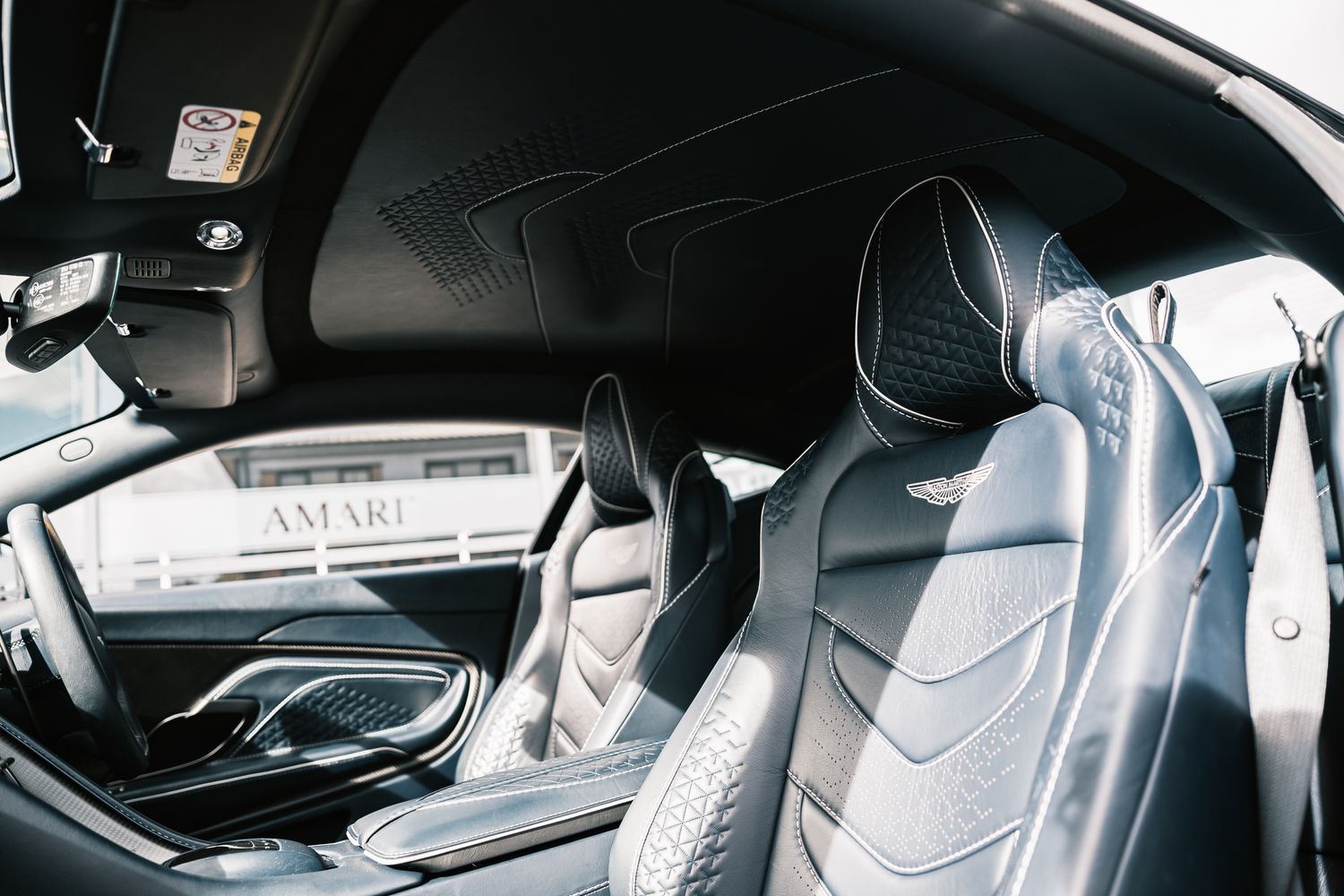 Aston Martin DBS Superleggera V12 Auto