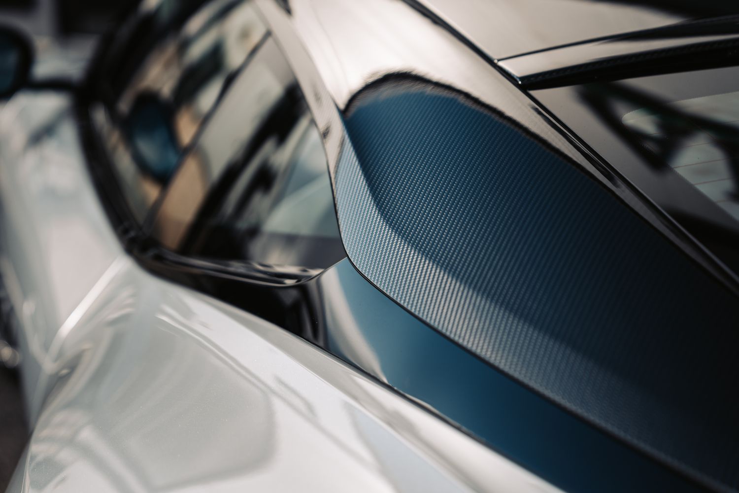 Aston Martin DBS Superleggera V12 Auto