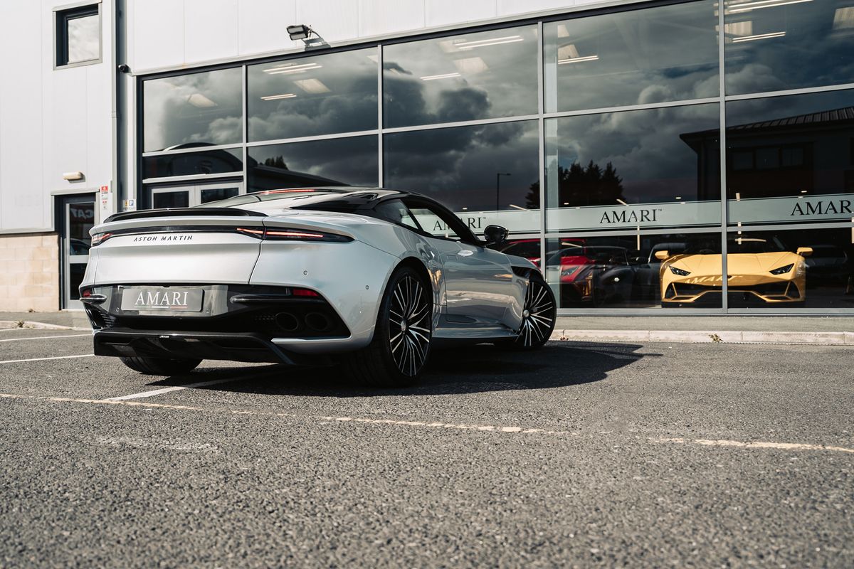 Aston Martin DBS Superleggera V12 Auto