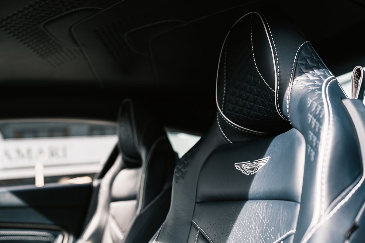 Aston Martin DBS Superleggera V12 Auto