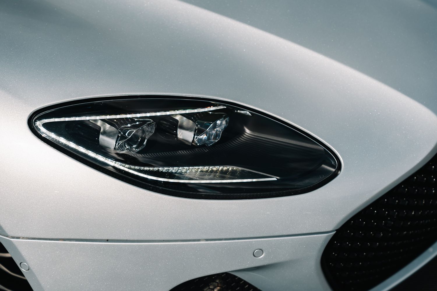 Aston Martin DBS Superleggera V12 Auto