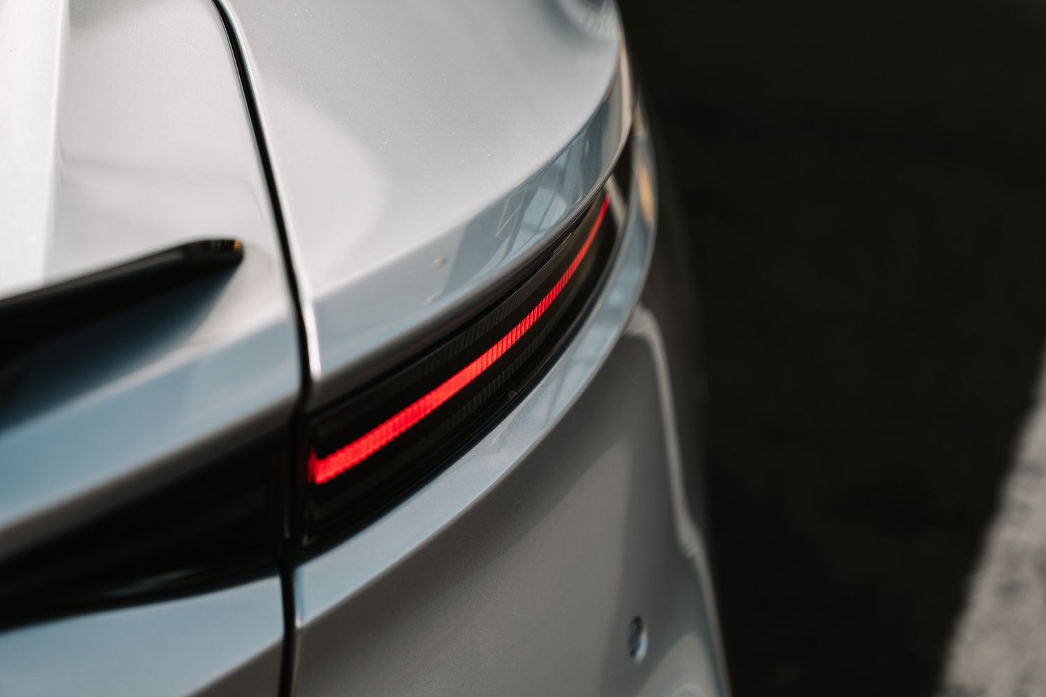 Aston Martin DBS Superleggera V12 Auto