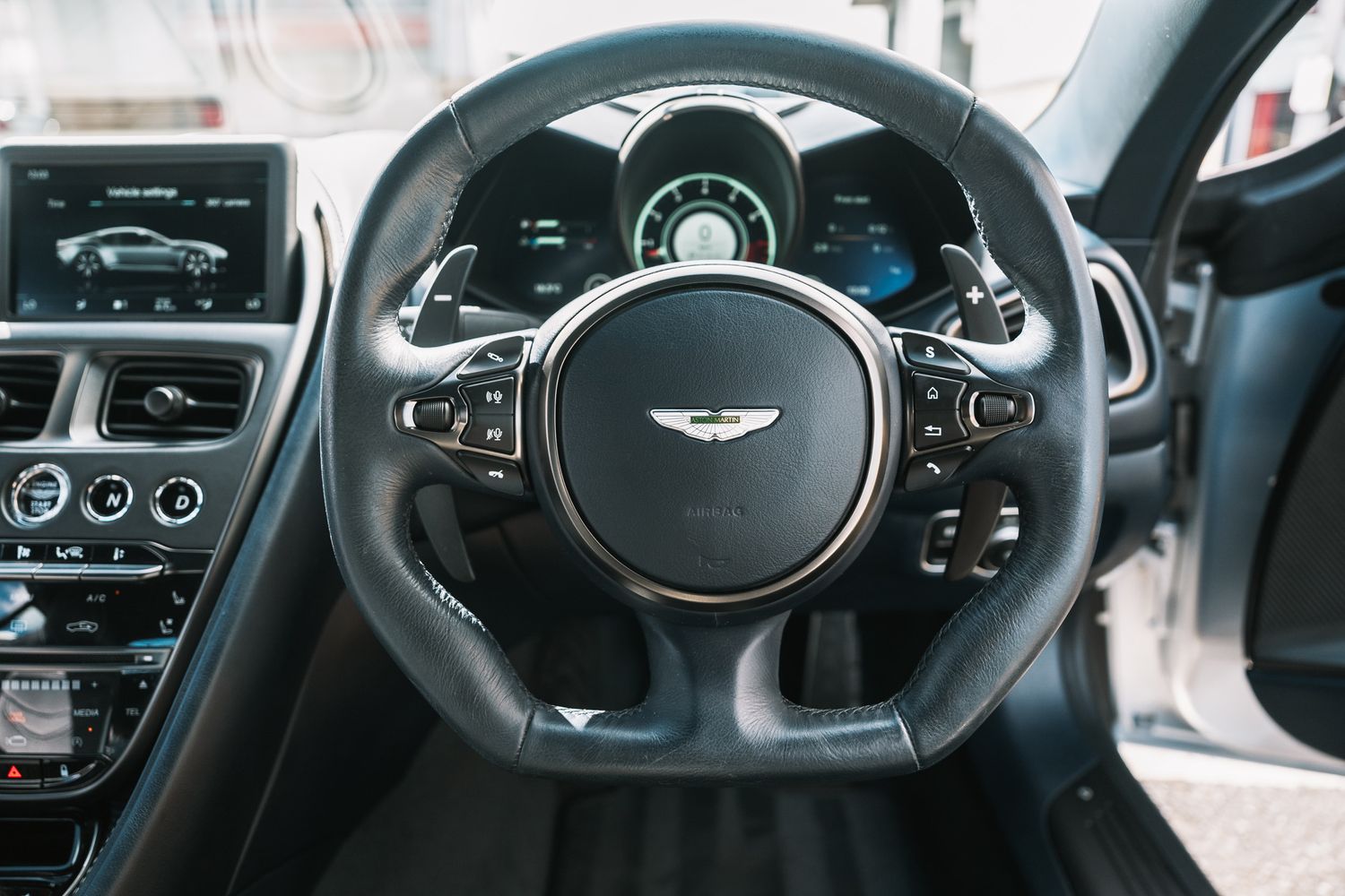 Aston Martin DBS Superleggera V12 Auto