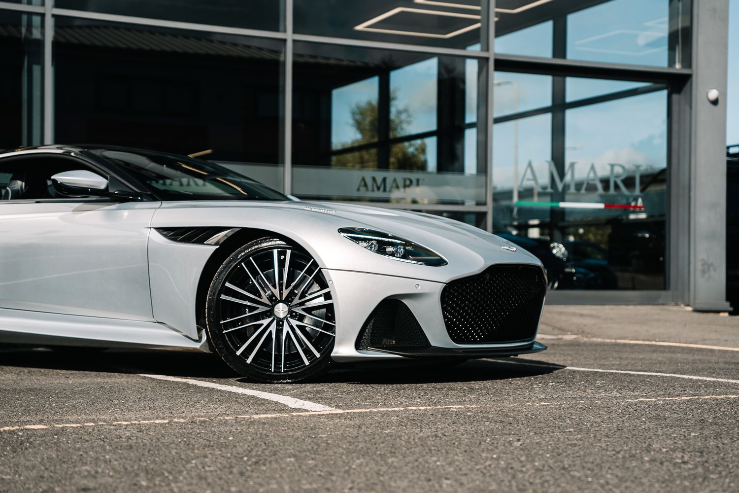 Aston Martin DBS Superleggera V12 Auto